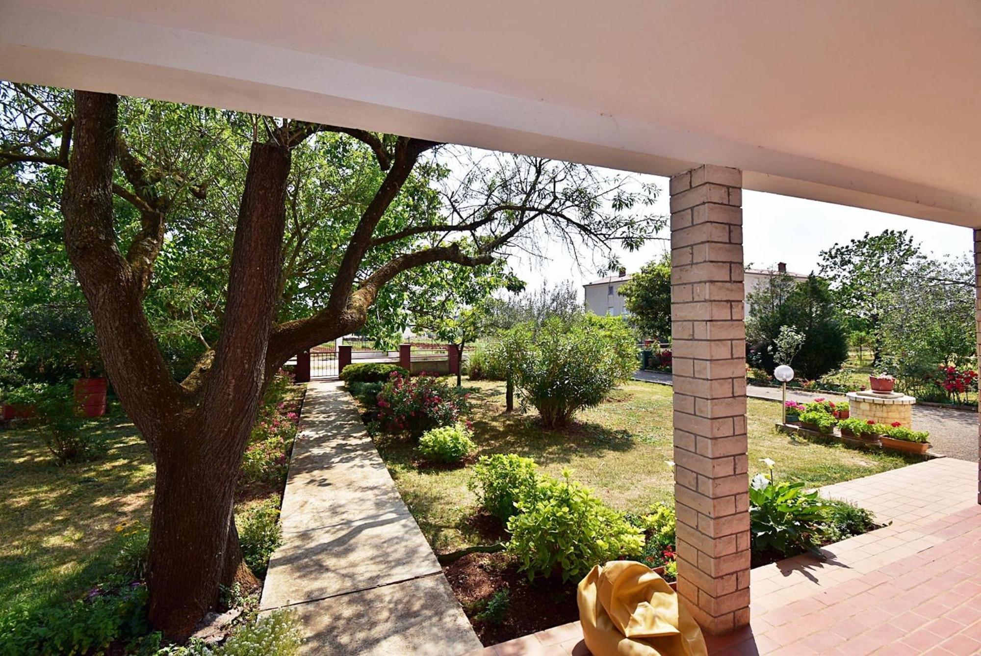 Flower Garden Rhapsody - Modern Family Apartments Near ฟาชานา ภายนอก รูปภาพ
